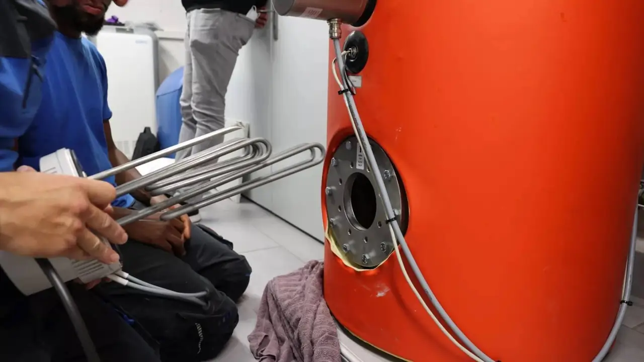 Installation und Wartung von Heizstäben in Pufferspeichern: Ein Leitfaden
