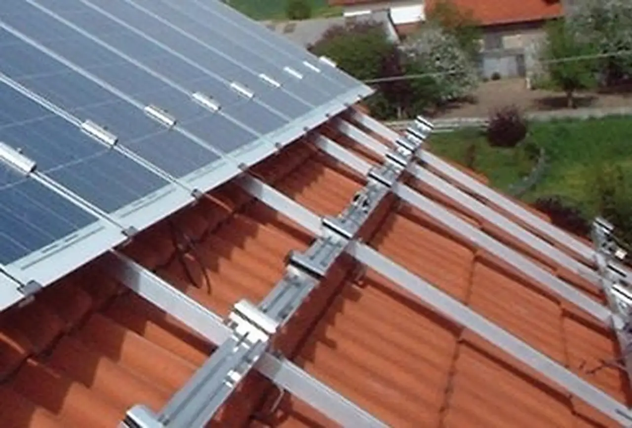 Effiziente Halterungssysteme für Solarpanels auf Flachdächern: Ein Überblick