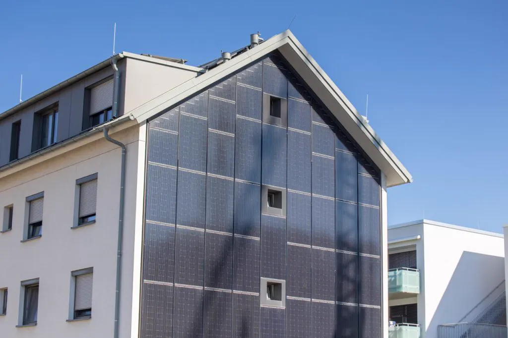 PV-Module an der Fassade befestigen